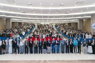 Khi khoa học chạm tới trái tim người trẻ: Dấu ấn VinFuture 2025 tại giảng đường Việt Nam