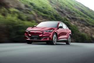 Triệu hồi Ford Mustang Mach-e vì lỗi đèn pha và Mô-đun điều khiển hệ thống truyền động
