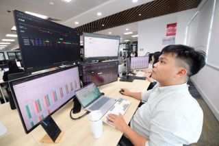 Nhận định chứng khoán 11/12: Các công ty chứng khoán đồng loạt phát tín hiệu cảnh báo
