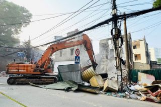 Trước phản ánh của người dân, phường Láng yêu cầu giảm bụi khi thi công Vành đai 1