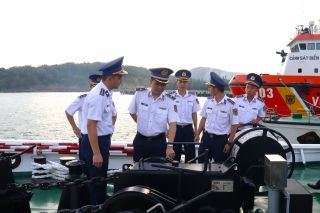 Phó Tư lệnh - Tham mưu trưởng Cảnh sát biển Việt Nam thăm, làm việc với Hải đội 401
