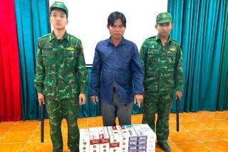 Đồn Biên phòng Lò Gò bắt giữ đối tượng vận chuyển thuốc lá lậu