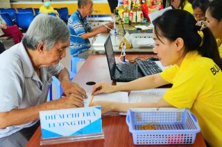 Chi trả lương hưu, trợ cấp BHXH tháng 2, tháng 3 trong cùng kỳ tháng 2