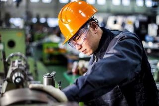 Tiền lương làm thêm giờ được miễn 100% thuế thu nhập cá nhân