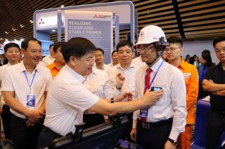Lời chào năm mới từ những người giữ dòng điện miền Bắc