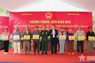 Quân khu 5 hoàn thành “Chiến dịch Quang Trung”, bàn giao 610 căn nhà cho người dân vùng lũ