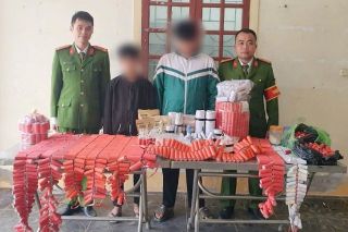 Nghệ An: Phát hiện học sinh THCS tự chế pháo nổ để bán trong trường học