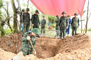 Quảng Trị: Phát hiện một hài cốt liệt sĩ tại vườn nhà dân