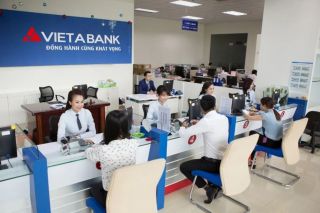 Ngân hàng báo lãi bứt phá hơn 100%, cổ phiếu leo đỉnh mới