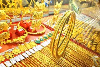 Cập nhật giá vàng trưa 26/1: Trong nước lập đỉnh mới, thế giới vượt mốc 5.000 USD/ounce