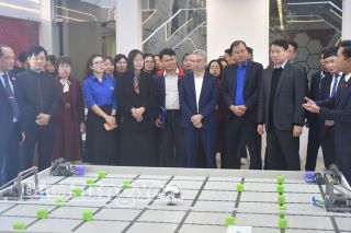 Hưng Yên khánh thành công trình thanh niên “Phòng stem và AI học đường”