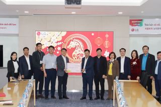 Lãnh đạo thành phố Hải Phòng thăm, tặng quà và chúc Tết một số đơn vị, doanh nghiệp
