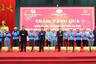 Bắc Ninh: 500 hộ nghèo, công nhân lao động hoàn cảnh khó khăn xã Sơn Động nhận quà Tết