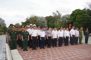 Hải đoàn 42 tri ân các Anh hùng Liệt sĩ dịp Tết cổ truyền