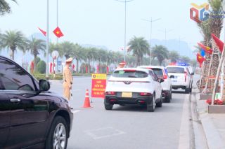 Cảnh sát giao thông Quảng Ninh đồng loạt ra quân xử lý vi phạm nồng độ cồn