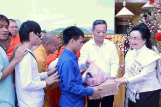 Tăng cường tình đoàn kết, sẻ chia Việt Nam - Lào