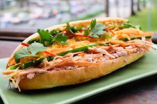Bộ Y tế yêu cầu khẩn trương điều tra vụ 19 người nghi ngộ độc sau khi ăn bánh mì tại Đồng Tháp