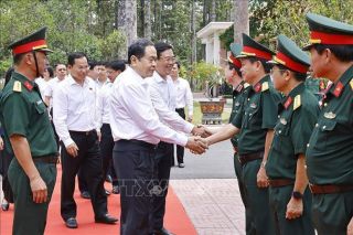 Chủ tịch Quốc hội Trần Thanh Mẫn thăm, làm việc với Sư đoàn 9