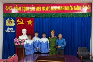 Hải Phòng: Ba học sinh trường THPT Phan Chu Trinh nhặt được ví tiền, trao trả người đánh rơi