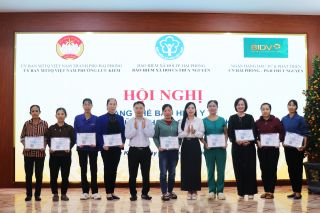 Chi bộ BHXH cơ sở Thủy Nguyên ra mắt mô hình “Dân vận khéo”: Tặng thẻ BHYT - Trao gửi yêu thương