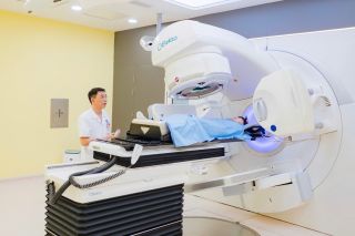 Bệnh viện K vận hành hệ thống xạ trị hiện đại rút ngắn thời gian điều trị còn 2-3 phút