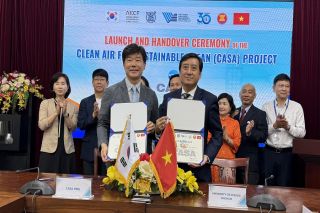 Việt Nam tiếp nhận trạm quan trắc chất lượng không khí do Hàn Quốc hỗ trợ