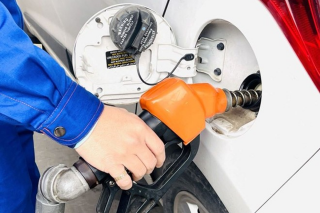Chính phủ quyết liệt triển khai các giải pháp hạ nhiệt giá xăng dầu trước áp lực thị trường