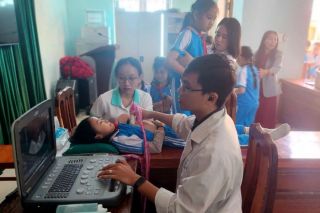 Quảng Trị: Khám sàng lọc bệnh tim bẩm sinh cho trẻ em