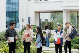 UEH mở rộng “cánh cửa” học tập toàn cầu với 3 chương trình học bổng quốc tế