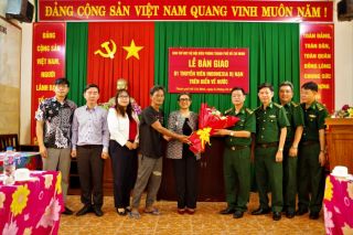 Bàn giao 1 thuyền viên bị nạn trên biển cho Tổng Lãnh sự quán Indonesia