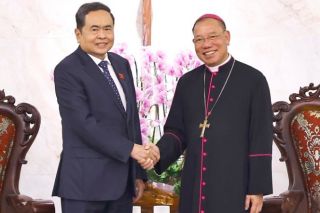 Chủ tịch Quốc hội Trần Thanh Mẫn thăm, chúc mừng Tổng Giáo phận Hà Nội