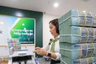 Ngân hàng gia tăng huy động vốn, áp lực cân đối nguồn tiền chưa hạ nhiệt