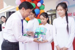 Đà Nẵng: Địa phương đầu tiên cả nước miễn phí sách giáo khoa cho 100% học sinh
