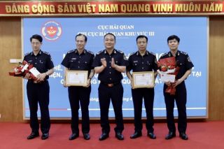 Khen thưởng nóng vụ bắt gần 190 lượng vàng qua sân bay Cát Bi