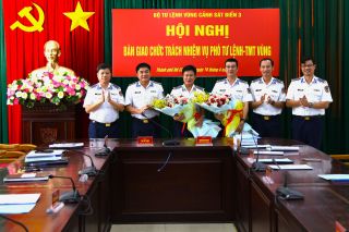 Bàn giao chức trách, nhiệm vụ Phó Tư lệnh kiêm Tham mưu trưởng Vùng Cảnh sát biển 3
