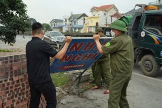 Hải Phòng: Giải tỏa vi phạm hành lang an toàn giao thông trên địa bàn xã Phú Thái