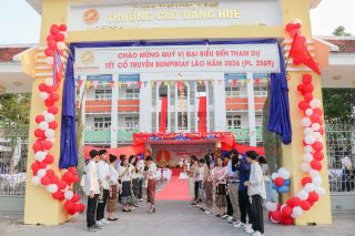 Lưu học sinh Lào vui Tết cổ truyền Bunpimay ở Huế