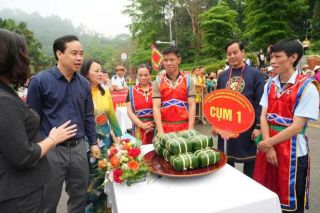 Sôi động hội thi gói bánh chưng, giã bánh giầy tại Đền Hùng