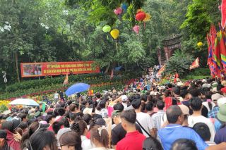 Hàng vạn người hành hương về Đền Hùng trong ngày Giỗ Tổ