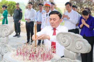 Thường trực Ban Bí thư Trần Cẩm Tú tri ân Tổng Bí thư Trần Phú, các anh hùng liệt sỹ tại Hà Tĩnh