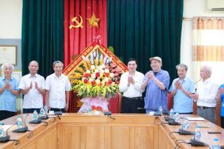 Chủ tịch UBND tỉnh Thanh Hóa thăm, chúc mừng Câu lạc bộ Hàm Rồng nhân kỷ niệm 44 năm thành lập