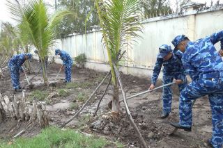 Hải đoàn 42 phát động trồng cây nhân Kỷ niệm 136 năm Ngày sinh Chủ tịch Hồ Chí Minh