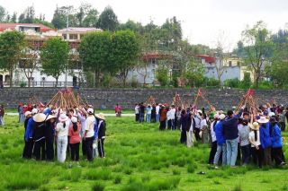 Gần 1.000 học sinh Bắc Hà tập luyện cho màn đồng diễn “múa gậy sinh tiền” tại Festival mùa Hè 2026