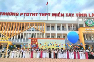 Lào Cai: Xúc động Lễ Tri ân và Trưởng thành của học sinh lớp 12 Trường PTDTNT THPT Miền Tây