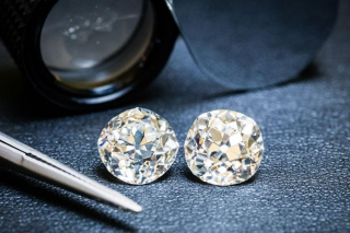 Quy trình phân loại và kiểm định kim cương nghiêm ngặt theo tiêu chuẩn quốc tế trong phòng thí nghiệm