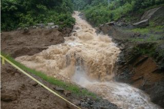 Lào Cai triển khai đồng bộ phương án ứng phó mưa lớn, lũ và sạt lở đất