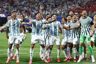 Argentina ngược dòng hạ tuyển Anh, Messi rực sáng đưa nhà đương kim vô địch vào chung kết World Cup 2026