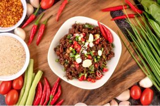 Larb - Món ăn biểu tượng của may mắn và thịnh vượng ở Lào