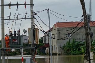 EVNNPC chủ động nguồn lực, tăng tốc khôi phục điện tại các vùng ảnh hưởng bão số 4