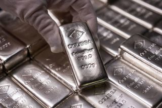 Giá bạc hôm nay 17/10: Bật tăng lên 57,23 USD/ounce
